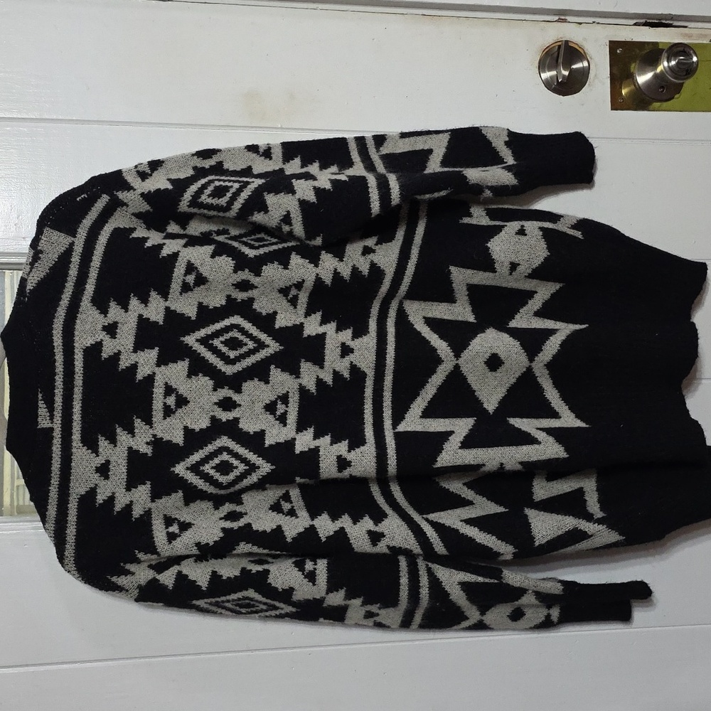 LuLaRoe Women's Cardigan Sweater Black/White Southwest Design Cozy Soft Sz M EUC - Picture 6 of 9